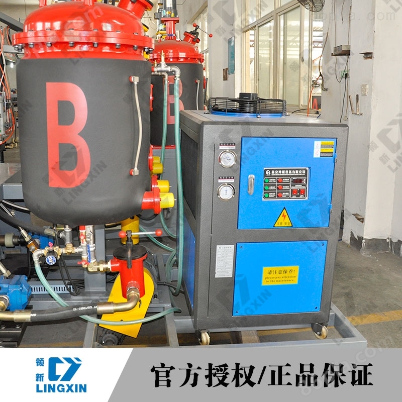 领新聚氨酯保温填充低压发泡生产机械设备